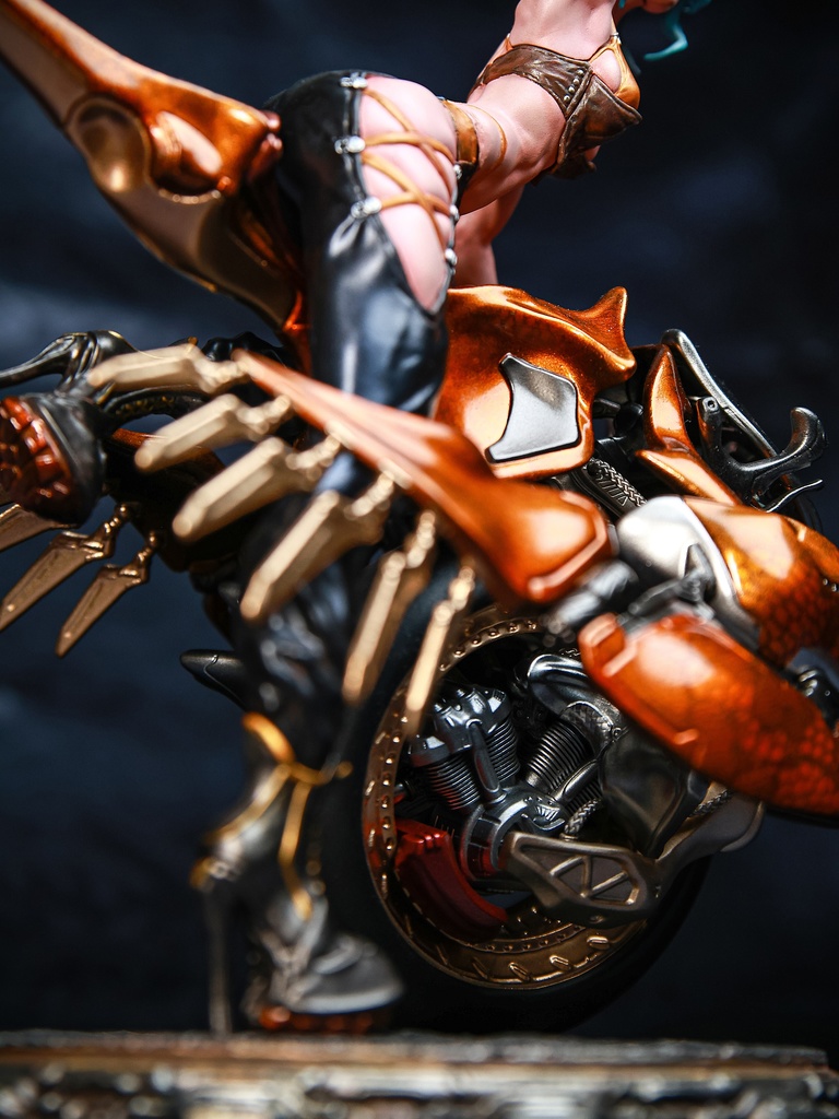 1:8 TOPAZ THE TIDEWALKER (Kit)