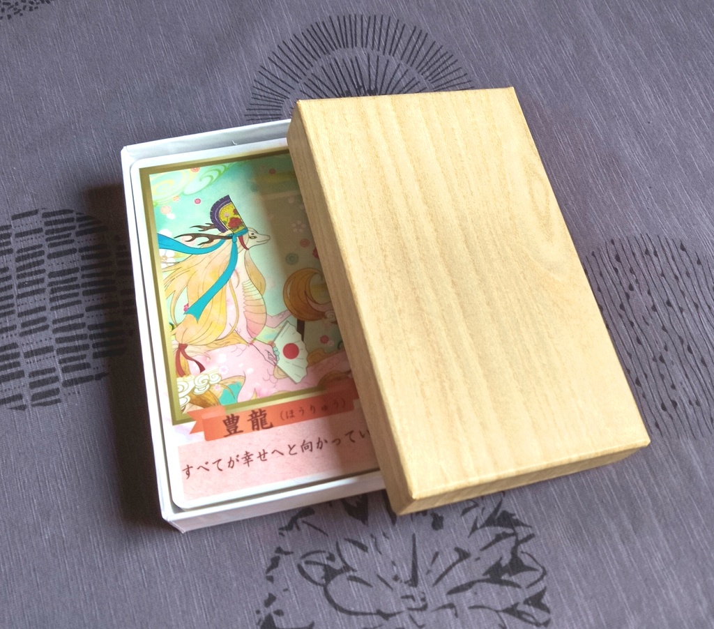 龍が宿るオラクルカード