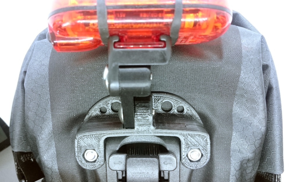 ORTLIEB(オルトリーブ)サドルバック2用CATEYE(キャットアイ)テールライトアタッチメント