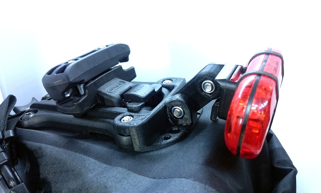 ORTLIEB(オルトリーブ)サドルバック2用CATEYE(キャットアイ)テールライトアタッチメント