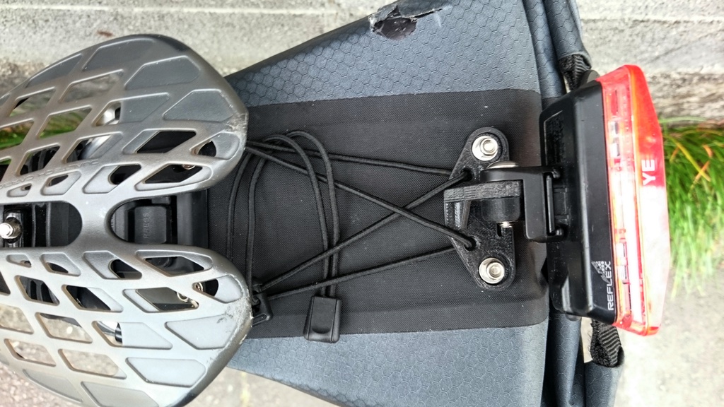 ORTLIEB(オルトリーブ)サドルバックL用CATEYE(キャットアイ)テールライトアタッチメント