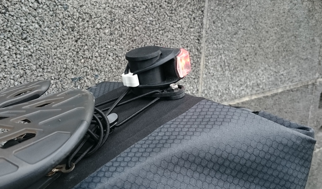 ORTLIEB(オルトリーブ)サドルバックL用汎用テールライトアタッチメント