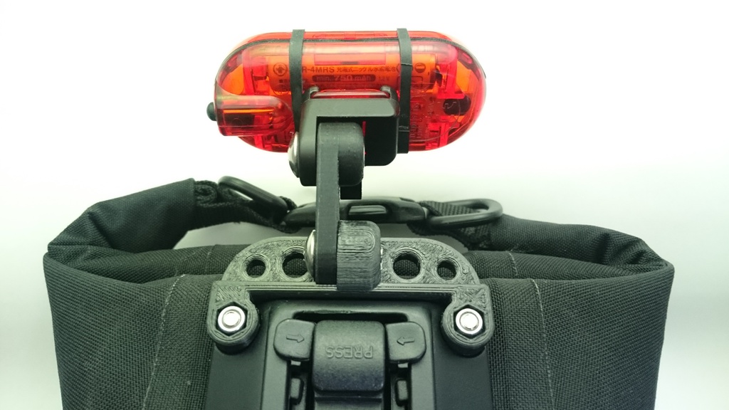 ORTLIEB(オルトリーブ)サドルバックS、M用CATEYE(キャットアイ)テールライトアタッチメント