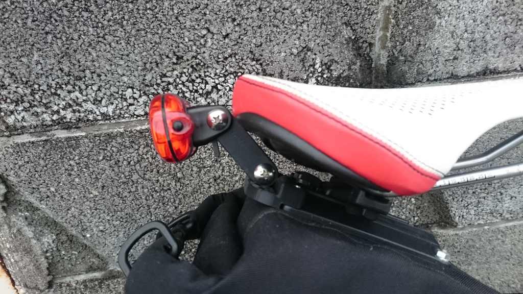ORTLIEB(オルトリーブ)サドルバックS、M用CATEYE(キャットアイ)テールライトアタッチメント