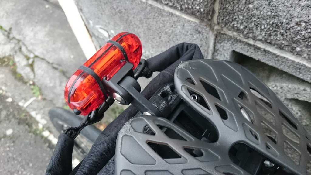 ORTLIEB(オルトリーブ)サドルバックS、M用CATEYE(キャットアイ)テールライトアタッチメント