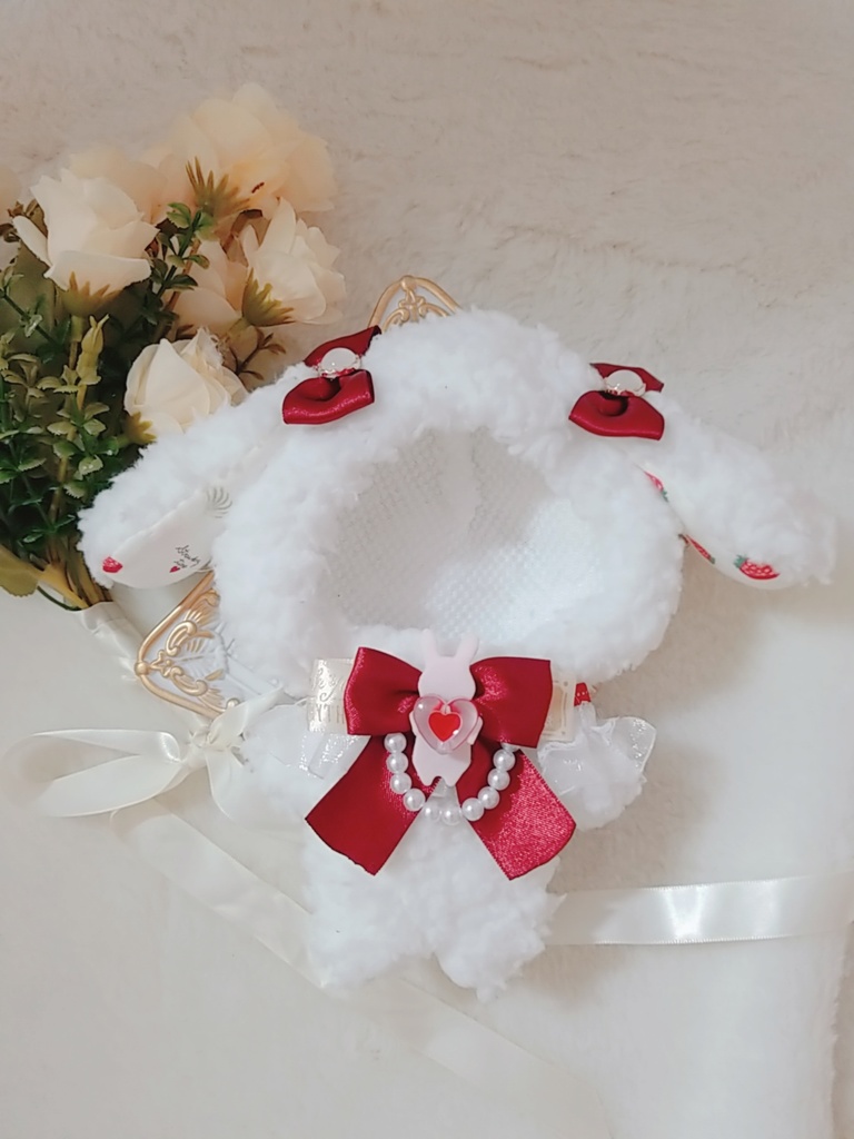 苺白うさぎ🐰🍓✕フリル付き赤リボン🎀 ハートうさぎブローチ❤