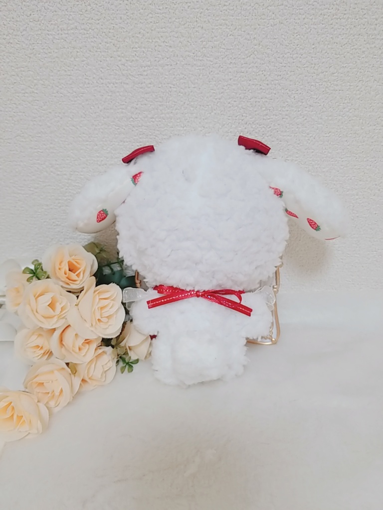 苺白うさぎ🐰🍓✕フリル付き赤リボン🎀 ハートうさぎブローチ❤