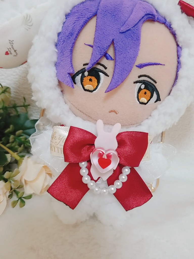 苺白うさぎ🐰🍓✕フリル付き赤リボン🎀 ハートうさぎブローチ❤