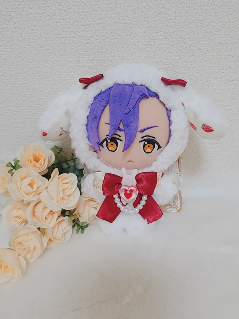 苺白うさぎ🐰🍓✕フリル付き赤リボン🎀 ハートうさぎブローチ❤