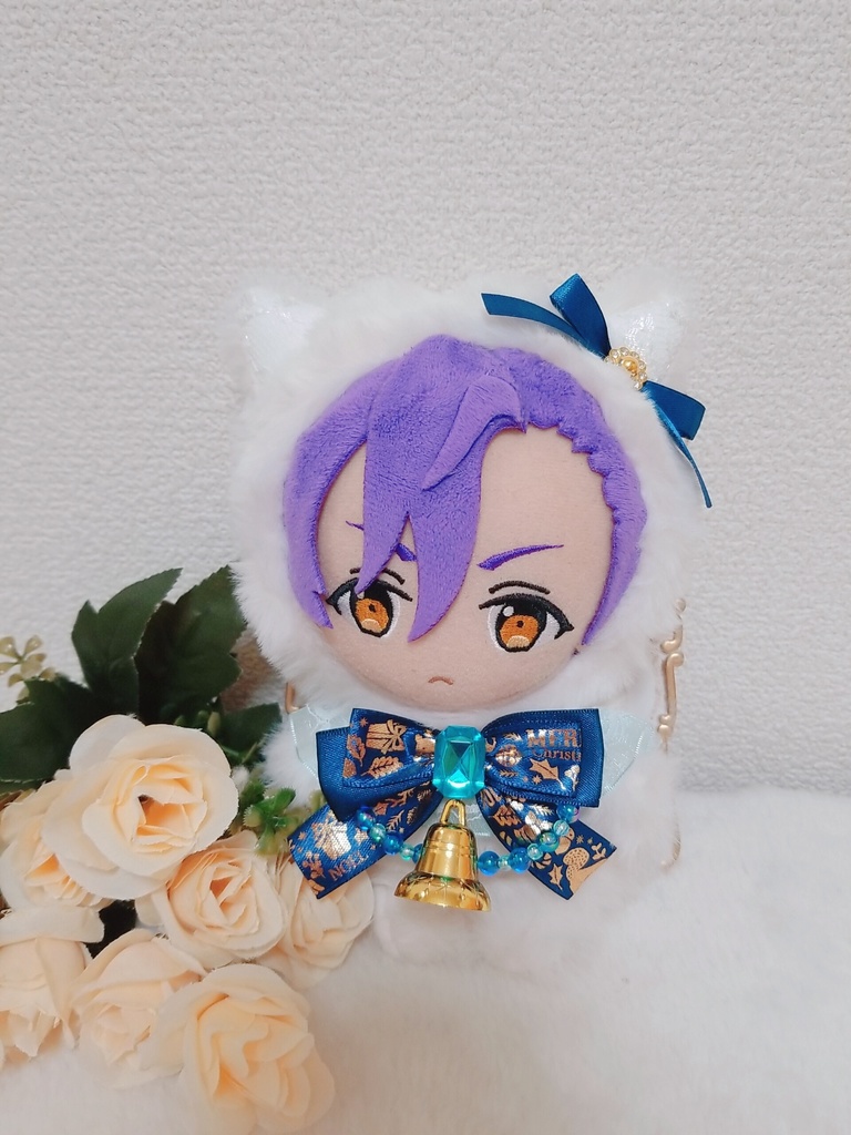 ホワイトクリスマスねこ🎄🐾💙✕フリル付き青色リボン🎀クリスマスベル🔔 