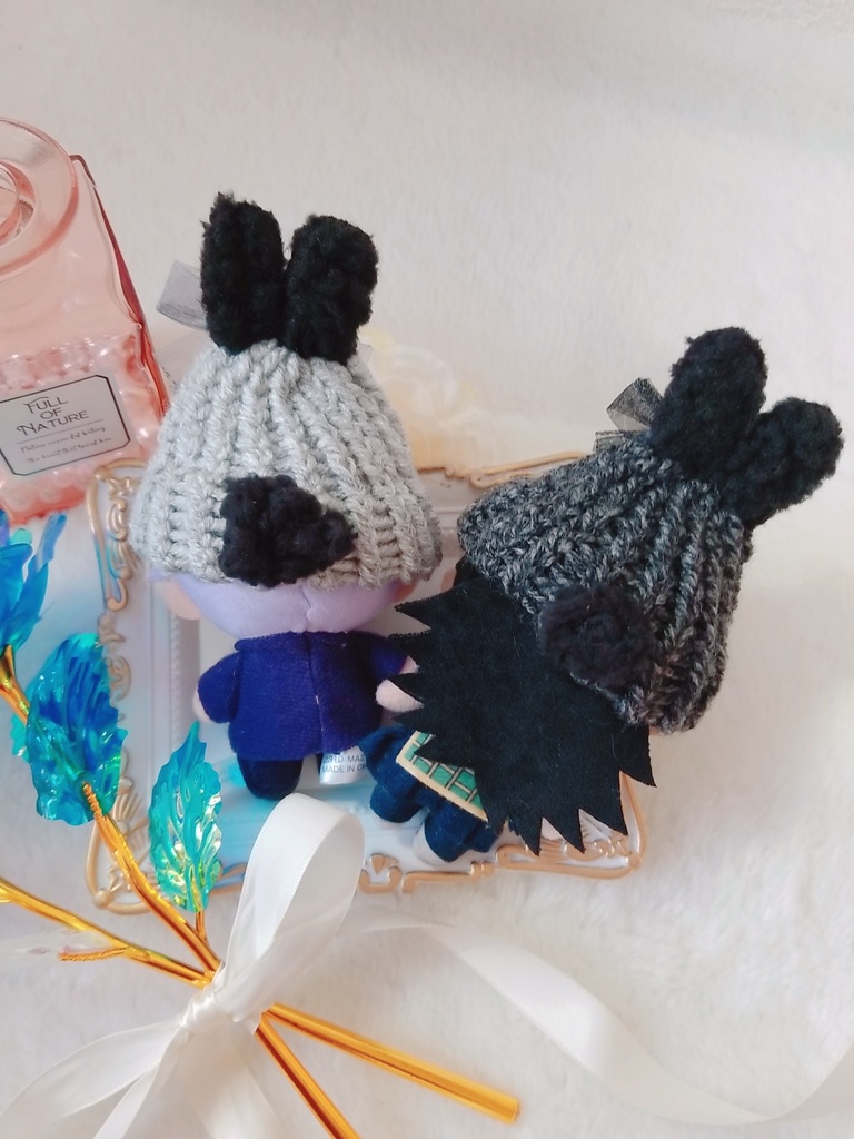 グレーうさぎ🐰💜ニット帽&黒うさぎ🐰🖤ニット帽