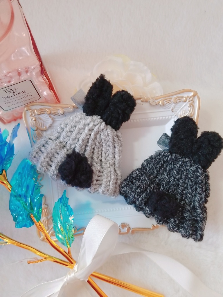 グレーうさぎ🐰💜ニット帽&黒うさぎ🐰🖤ニット帽