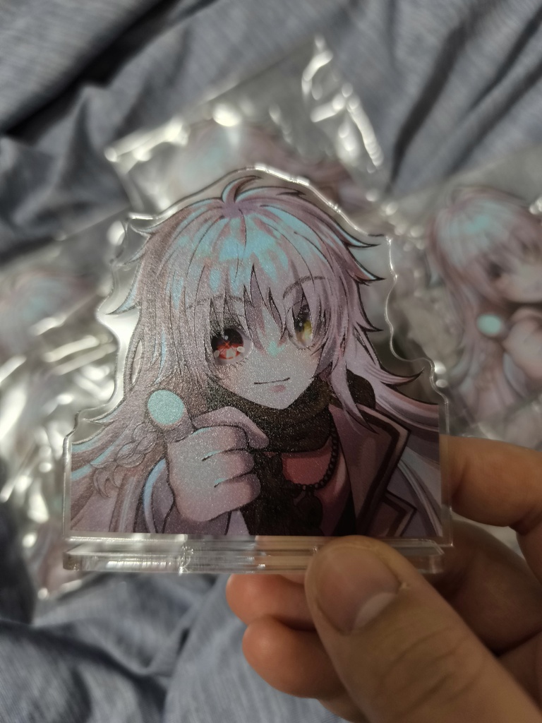 逃げられない…シャヰンの追視アクスタ