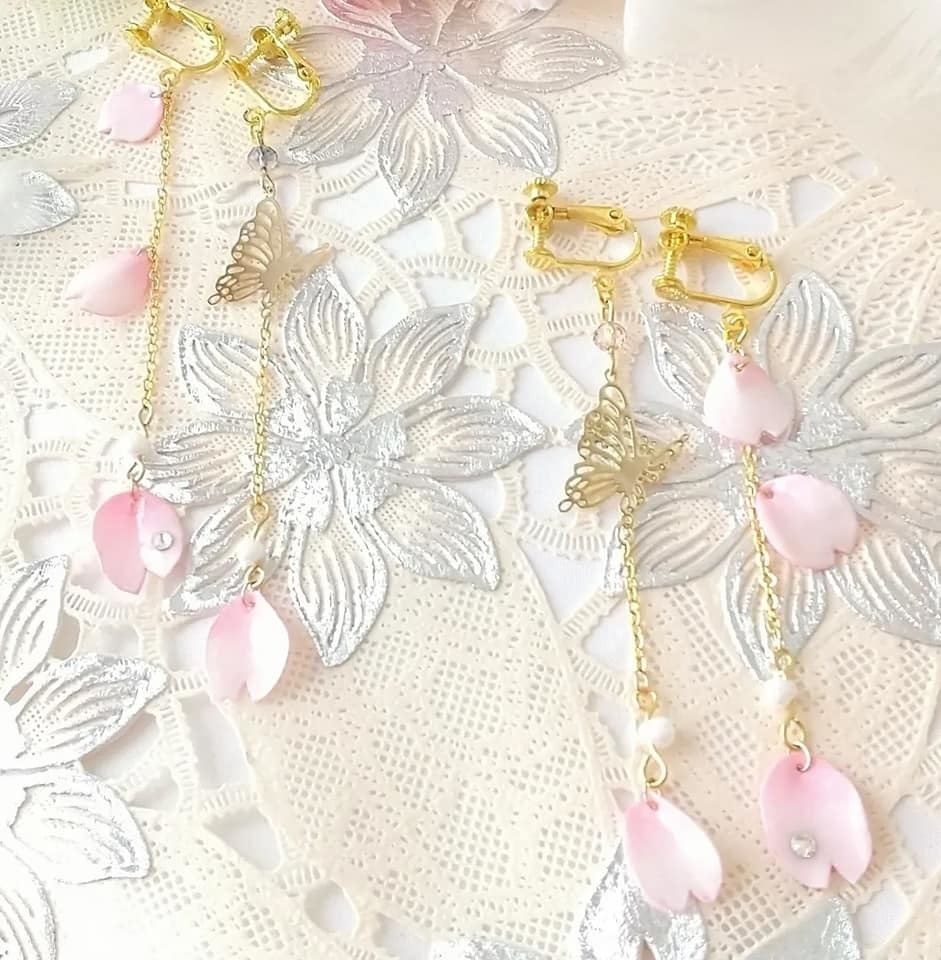 【春待特集掲載】薄紅色の桜イヤリング
