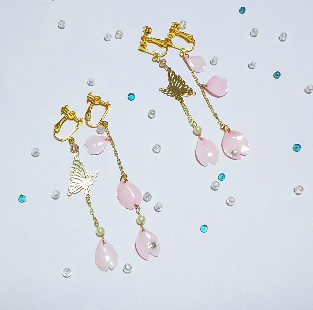 【春待特集掲載】薄紅色の桜イヤリング