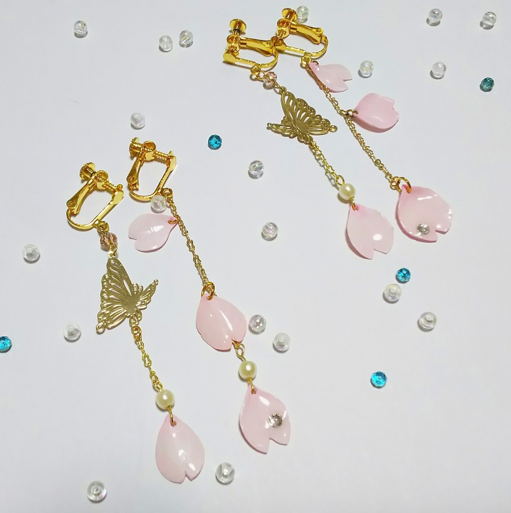 【春待特集掲載】薄紅色の桜イヤリング