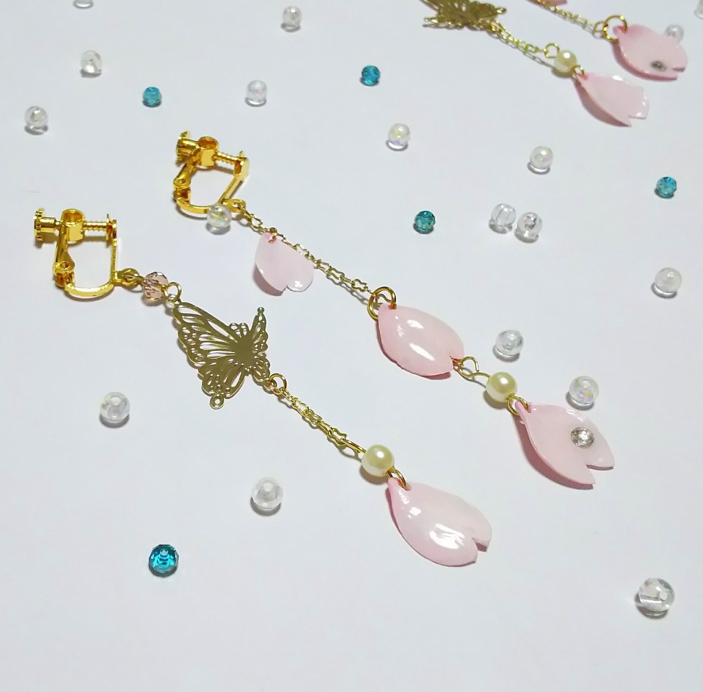 【春待特集掲載】薄紅色の桜イヤリング