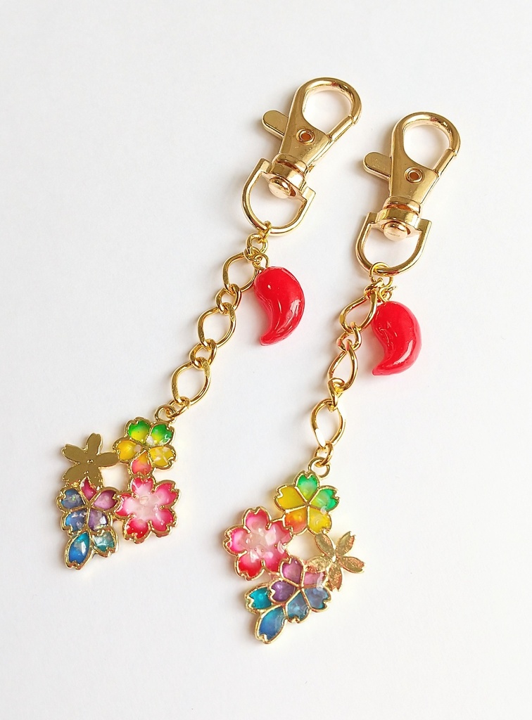 虹と桜の勾玉オルゴナイトのキーホルダー