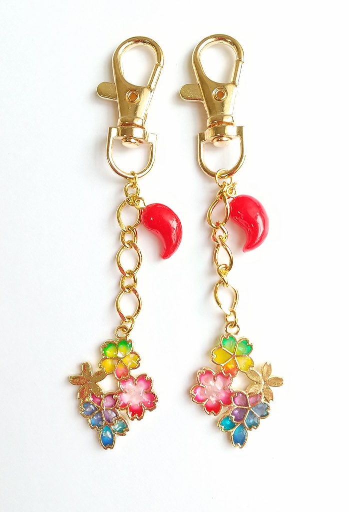 虹と桜の勾玉オルゴナイトのキーホルダー