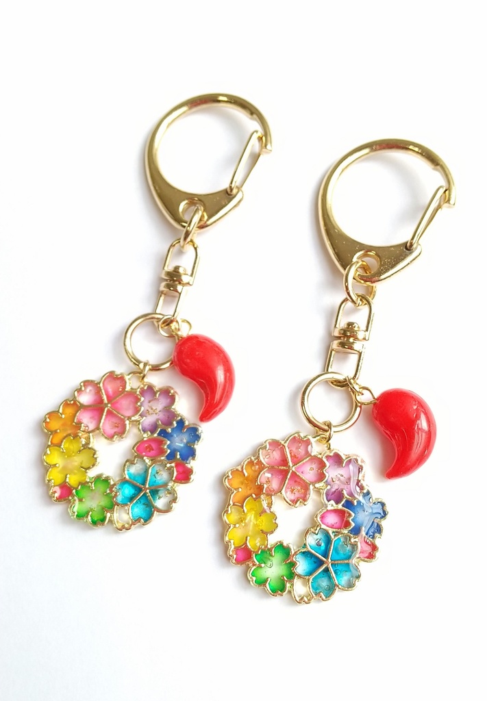 虹と桜の勾玉オルゴナイトのキーホルダー