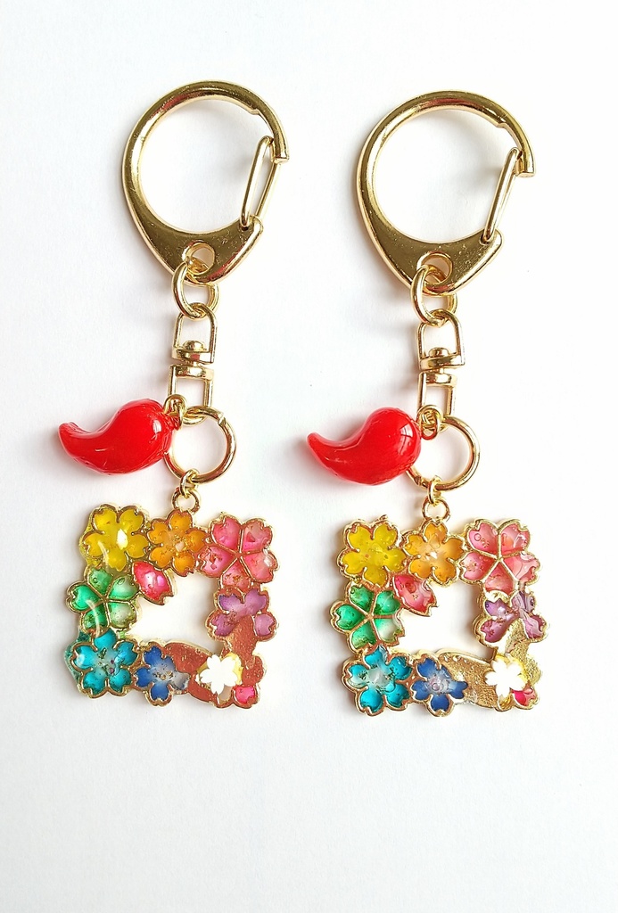 虹と桜の勾玉オルゴナイトのキーホルダー
