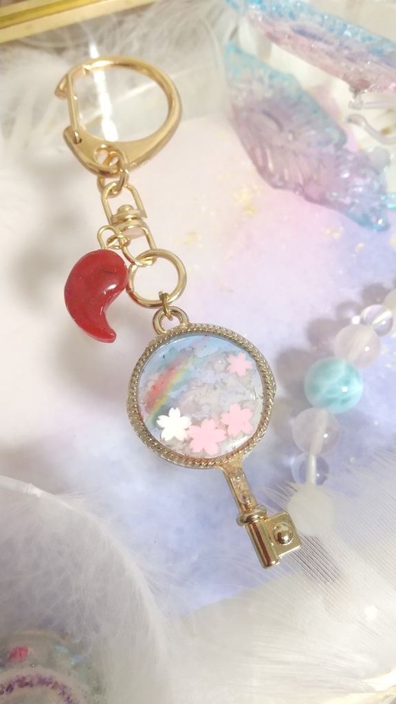 虹と桜の勾玉オルゴナイトのキーホルダー