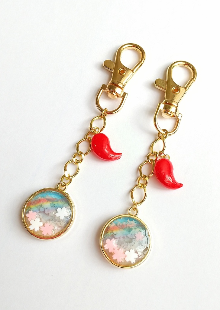 虹と桜の勾玉オルゴナイトのキーホルダー