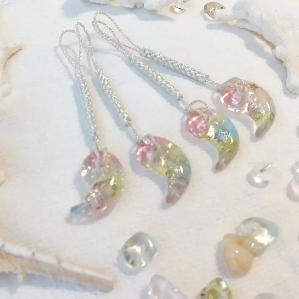 虹色勾玉オルゴナイト根付け