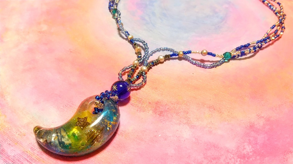 勾玉オルゴナイト(隕石入り)のネックレス【龍星丸イメージ】