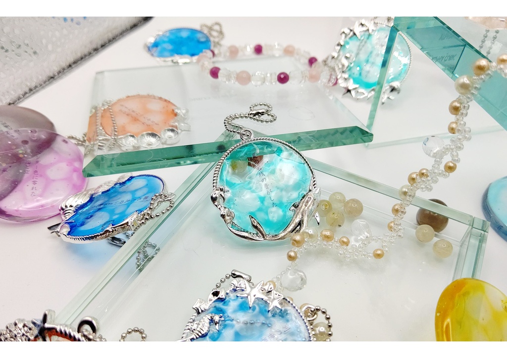 レジン作品【チャームE】太陽を見つめる視線に~/目を逸らしたのは~