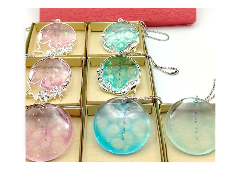 レジン作品【チャームF】ラベンダー色に～／夏の名残の音がした