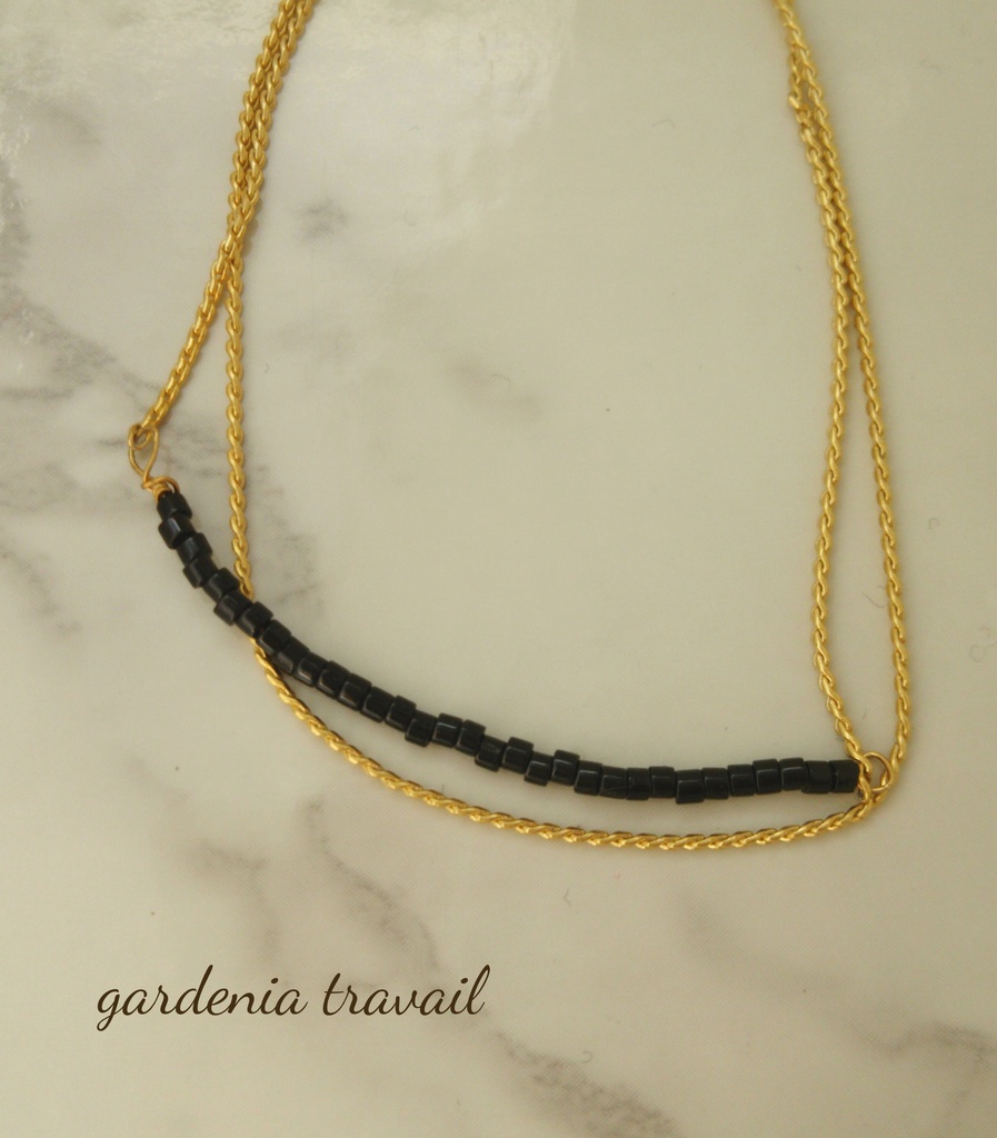 ブラックビーズ×ゴールドチェーンの2連ブレスレット