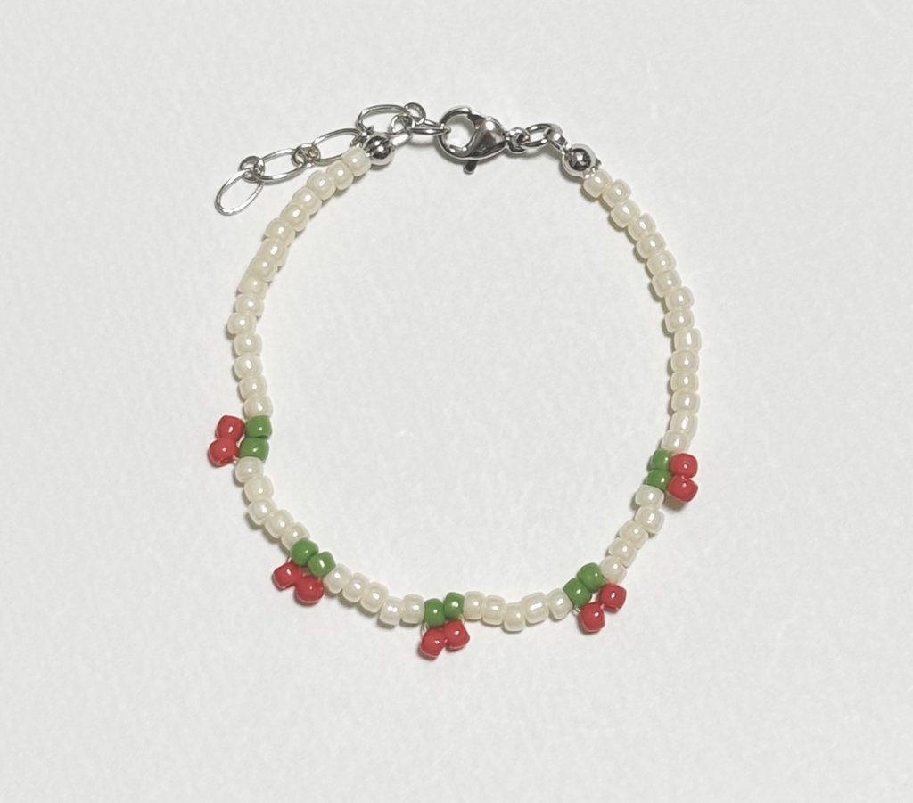 ビーズのさくらんぼのネックレス