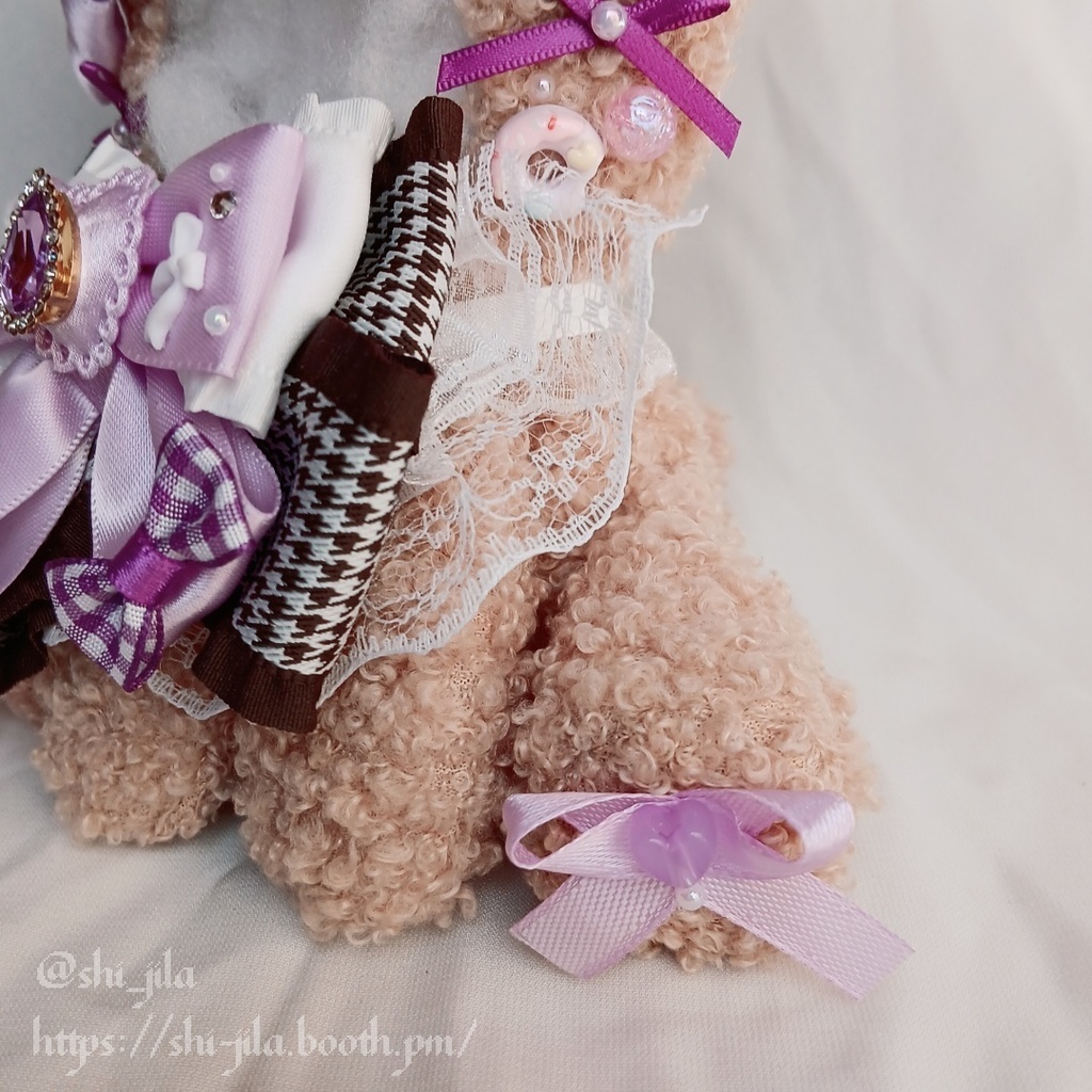 〚10~12cm〛大人カワイイ💜おめかしパープルテディベア おすわりぬい服 バッグチャーム付き