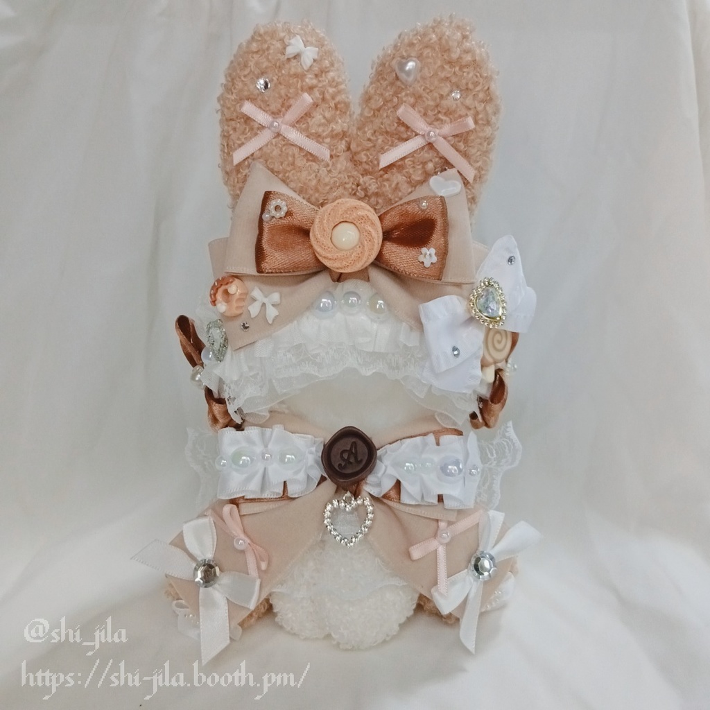 〚10~12cm〛ライトアカデミア×やわらかブラウンうさちゃん おすわりぬい服 バッグチャーム付き