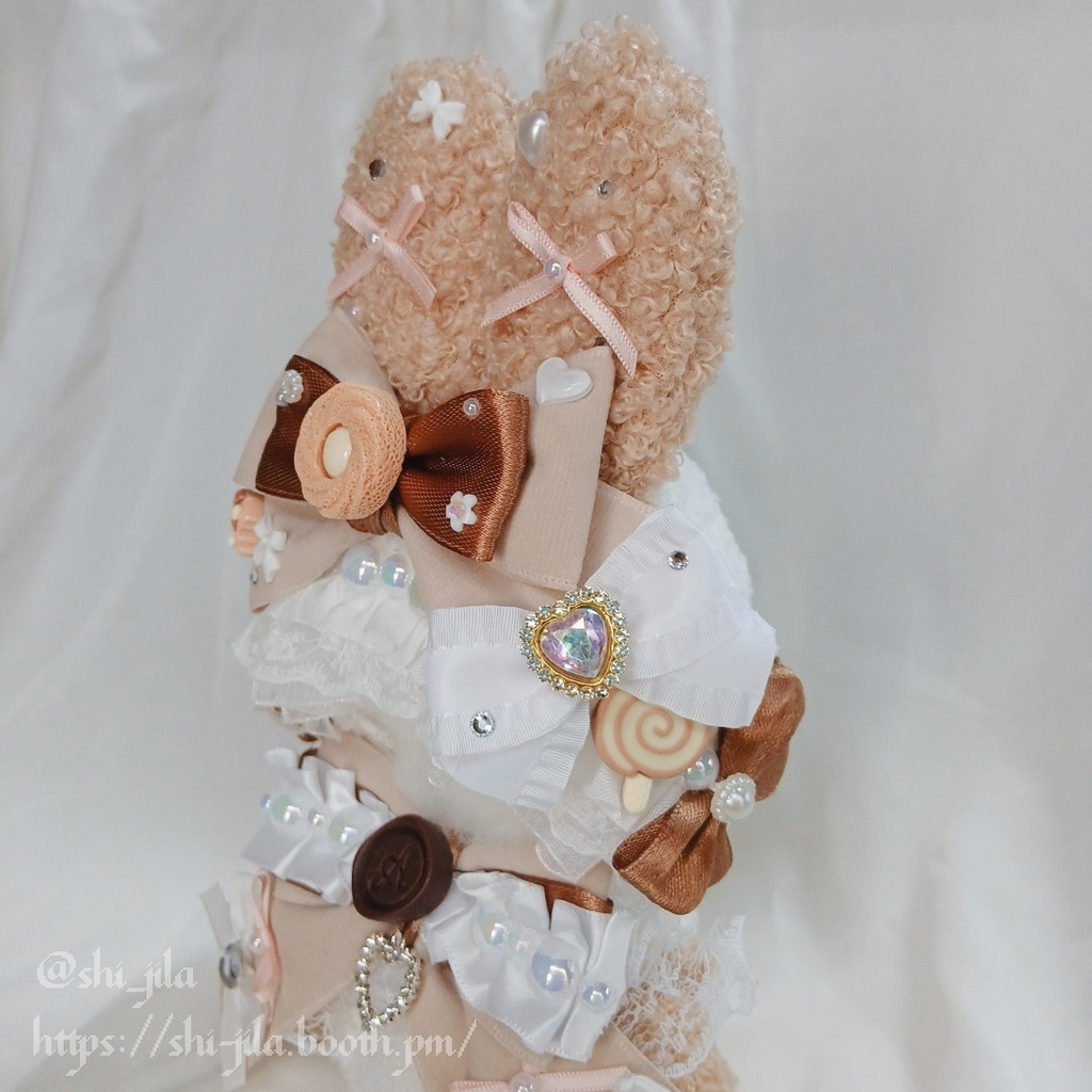 〚10~12cm〛ライトアカデミア×やわらかブラウンうさちゃん おすわりぬい服 バッグチャーム付き