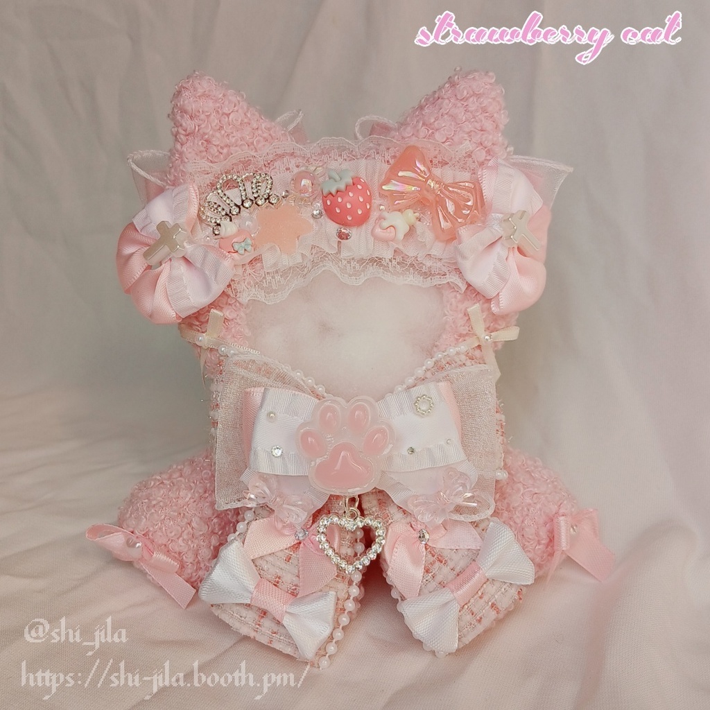 〚10~12cm〛キラキラデコラ 🎀 «strawberry cat» & «angel bunny» おすわりぬい服 バッグチャーム付き