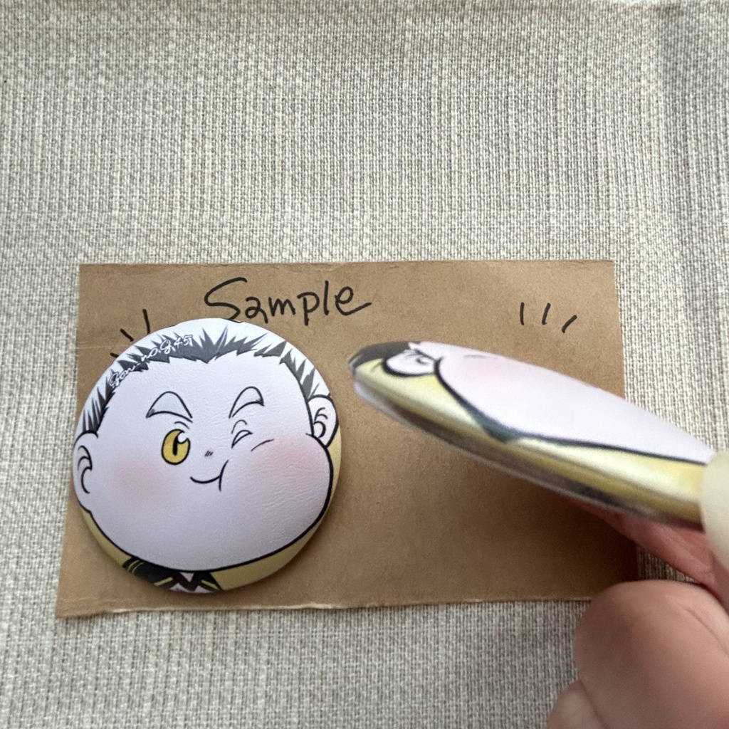 ぷにぷに兎赤♡缶バッジ【匿名配送】クリックポスト希望もまずこちらをポチしてね