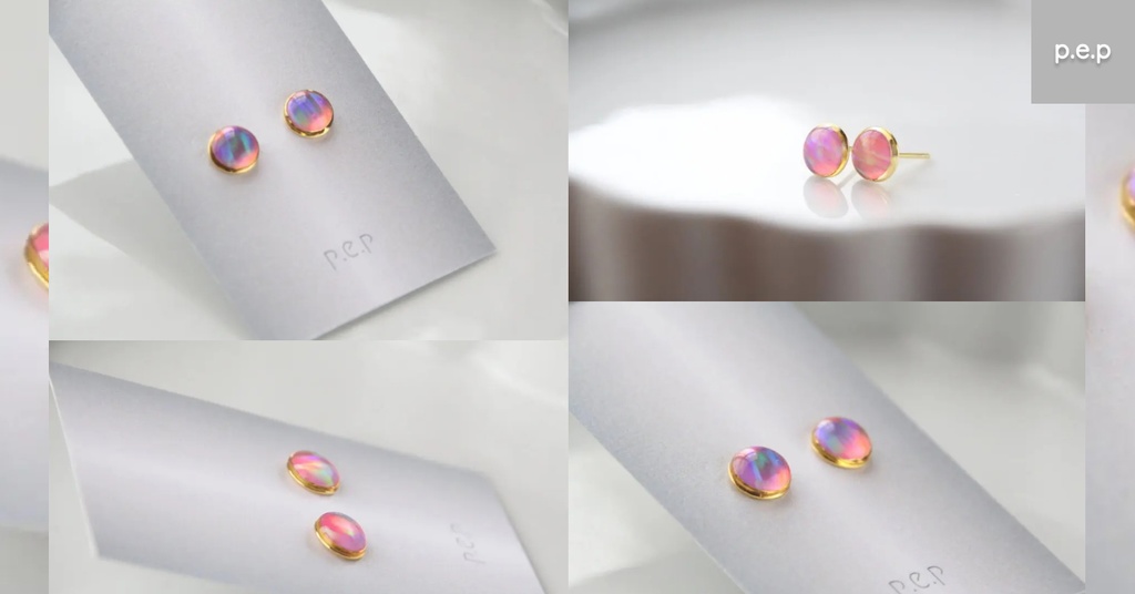 ネオンオパールのピアスとオーロラアクリルキーホルダーのセット