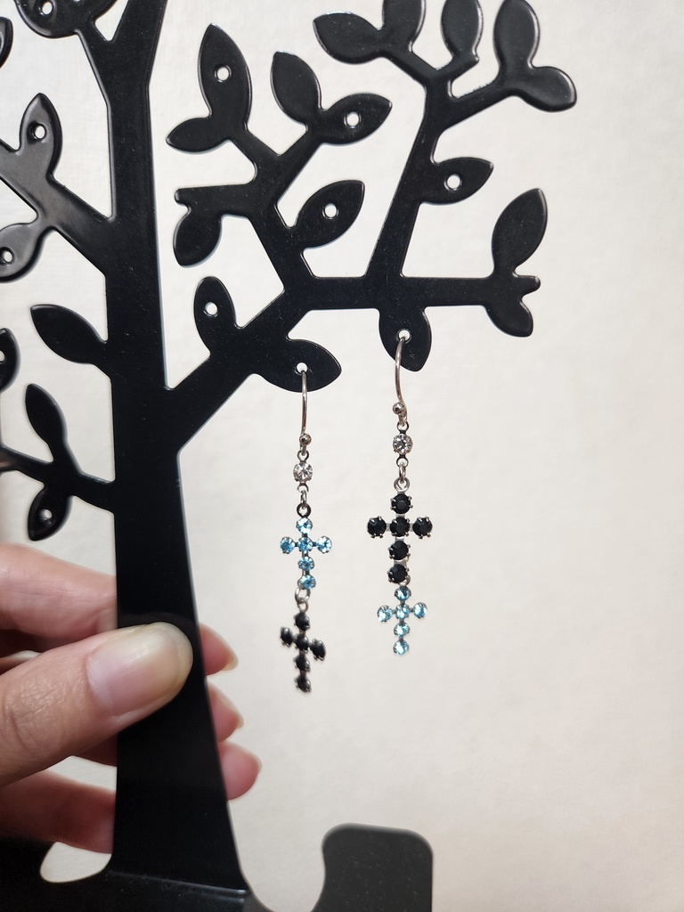 賈|充さんカラーのピアス☆