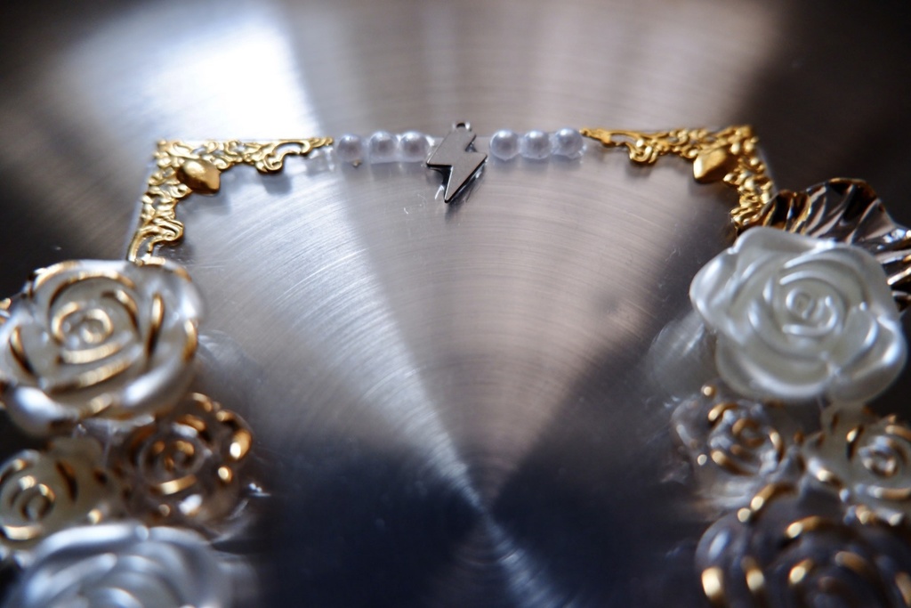 【B8】白薔薇のトレカケース