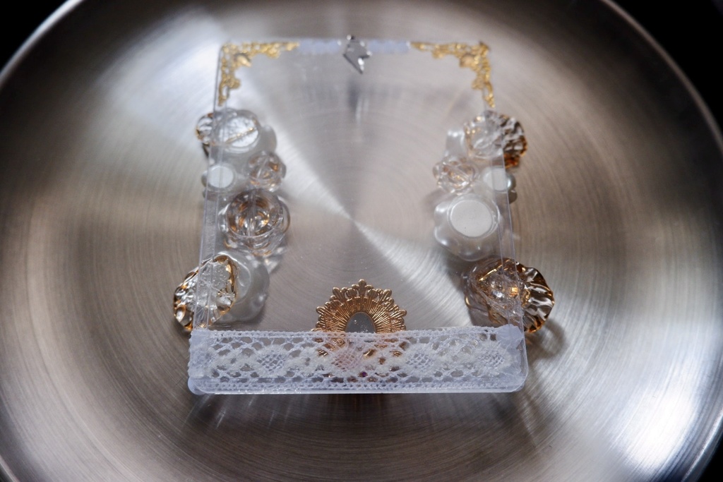 【B8】白薔薇のトレカケース