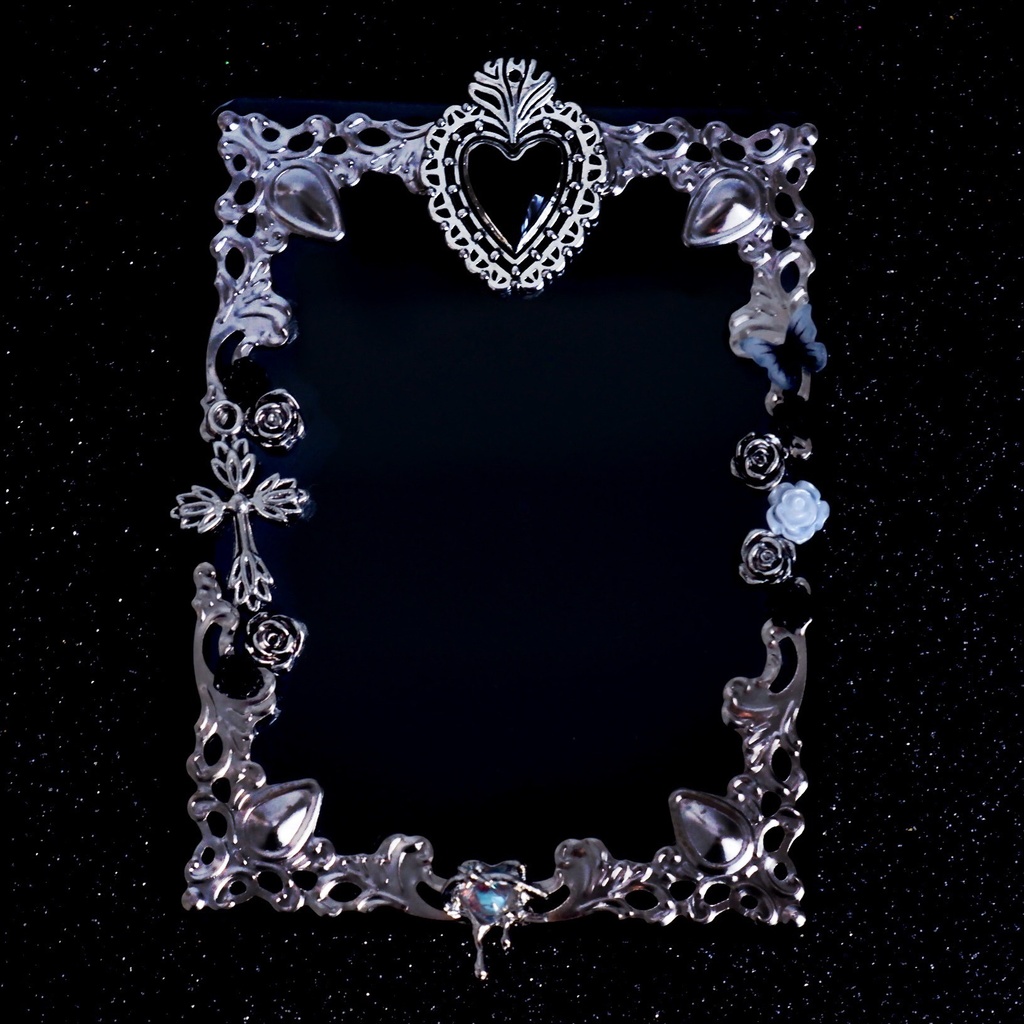 【B8】黒いハートのトレカケース