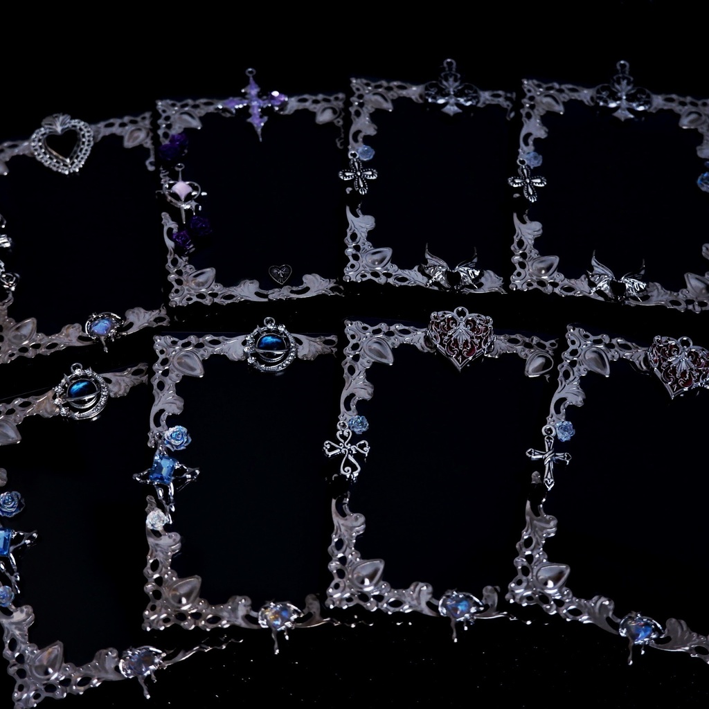 【B8】黒いハートのトレカケース