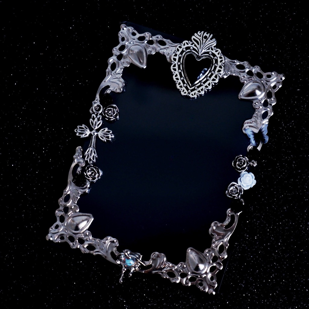 【B8】黒いハートのトレカケース