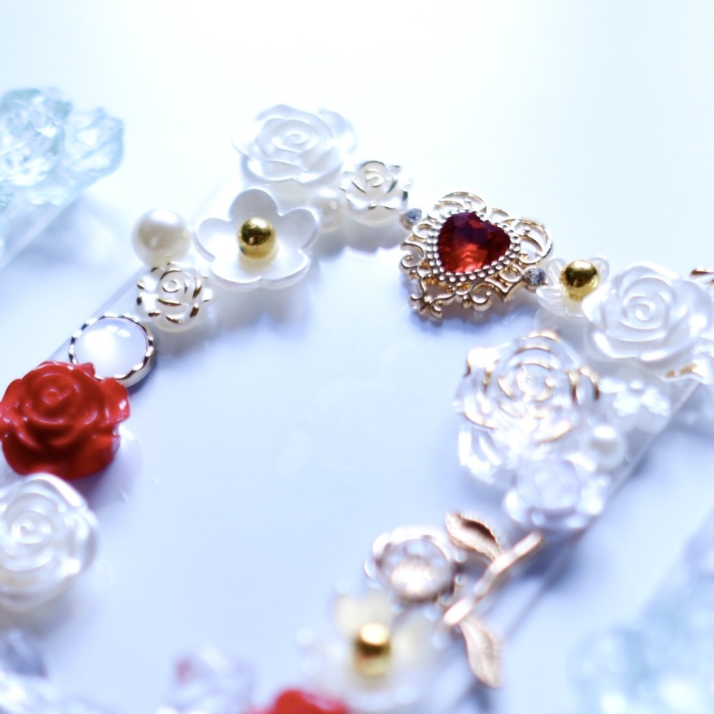 【B8】赤い薔薇のクリアトレカケース