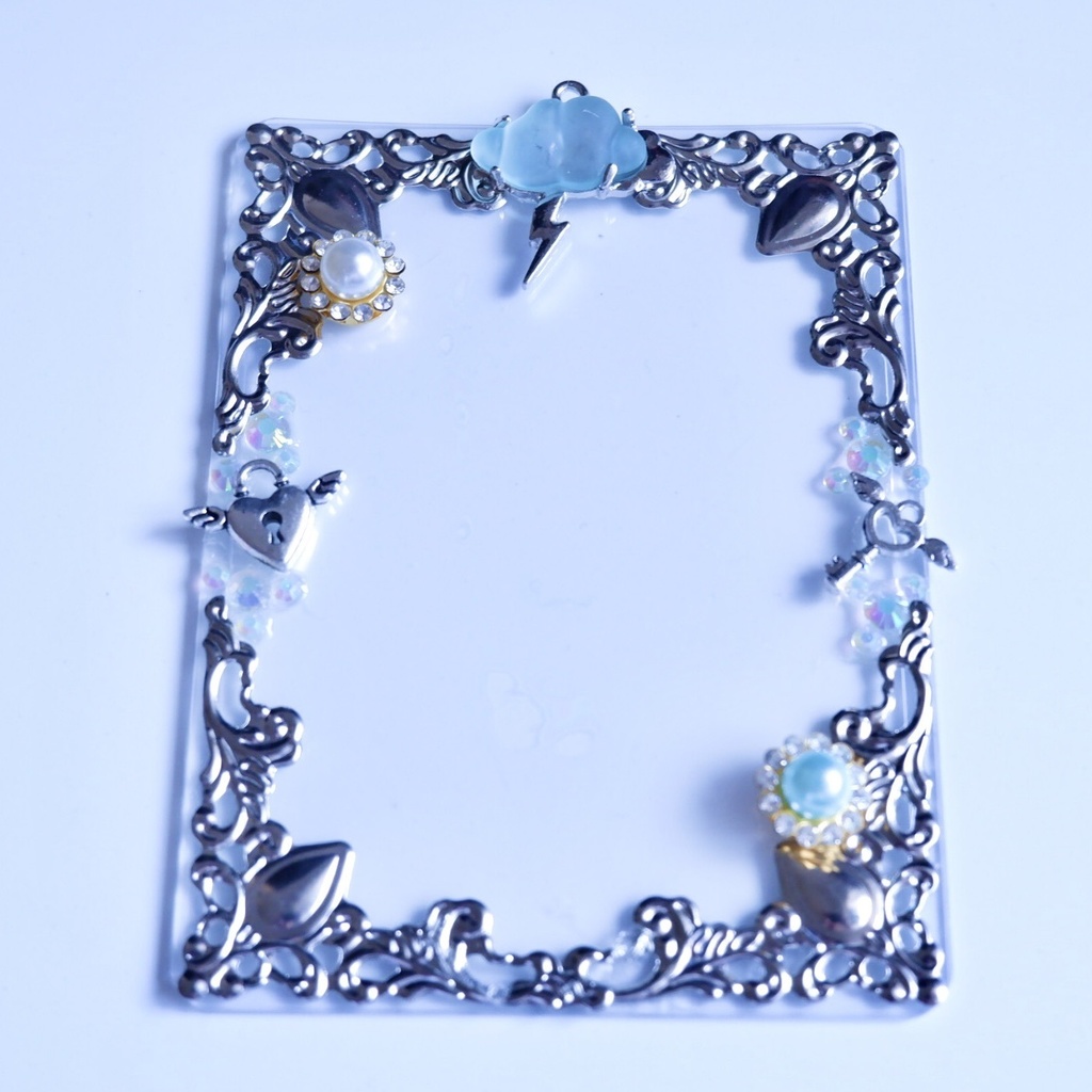 【B8】カミナリ雲のトレカケース