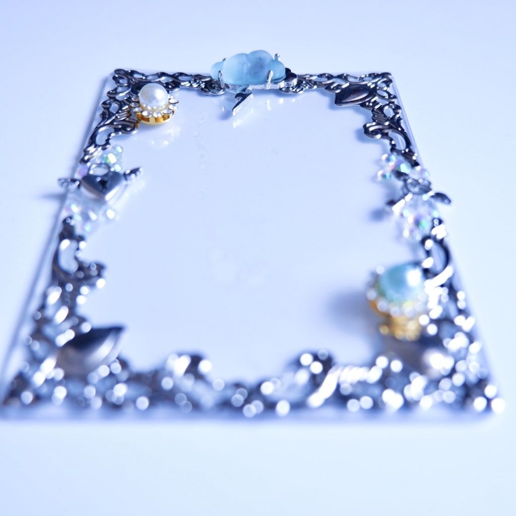 【B8】カミナリ雲のトレカケース