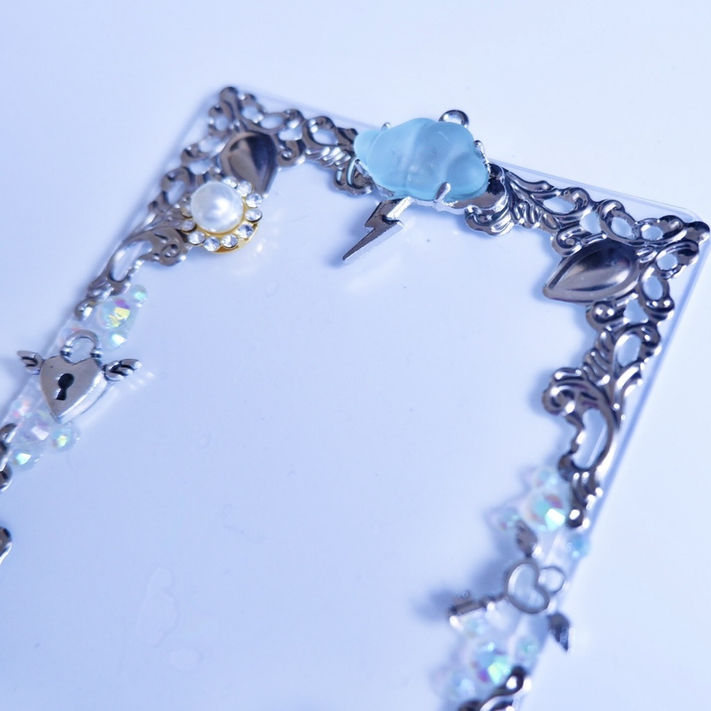 【B8】カミナリ雲のトレカケース