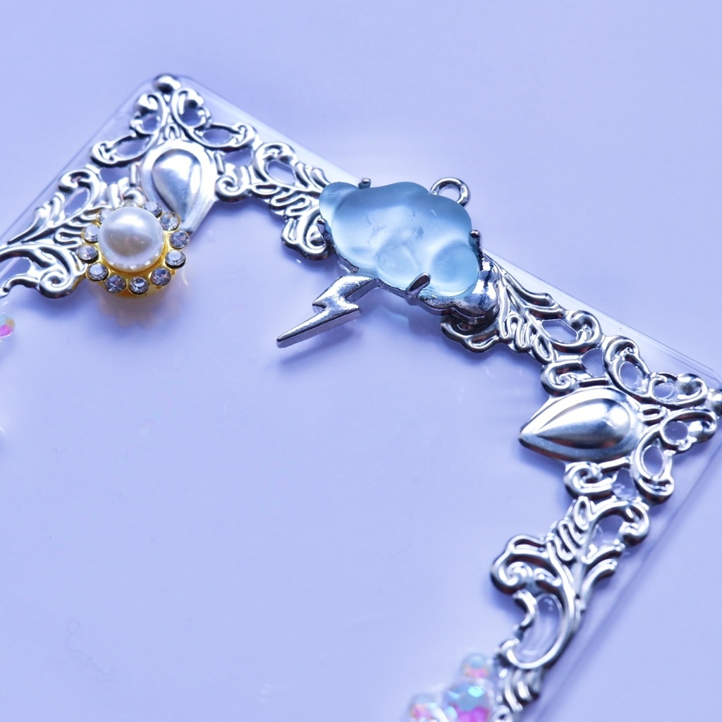 【B8】カミナリ雲のトレカケース